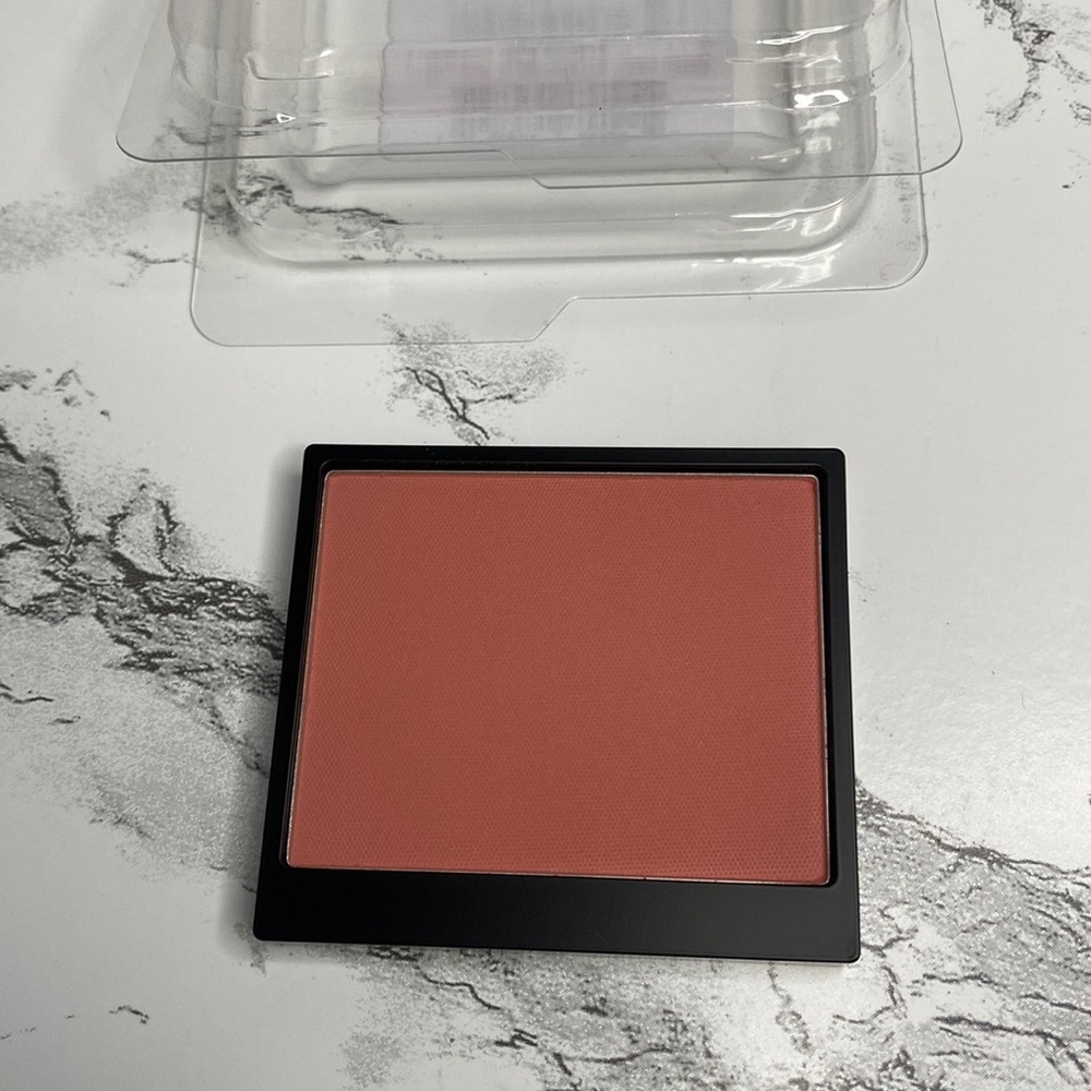 NWOB Laura Mercier blush: Rose 
Never used
No box
Sold in pan 
No compact